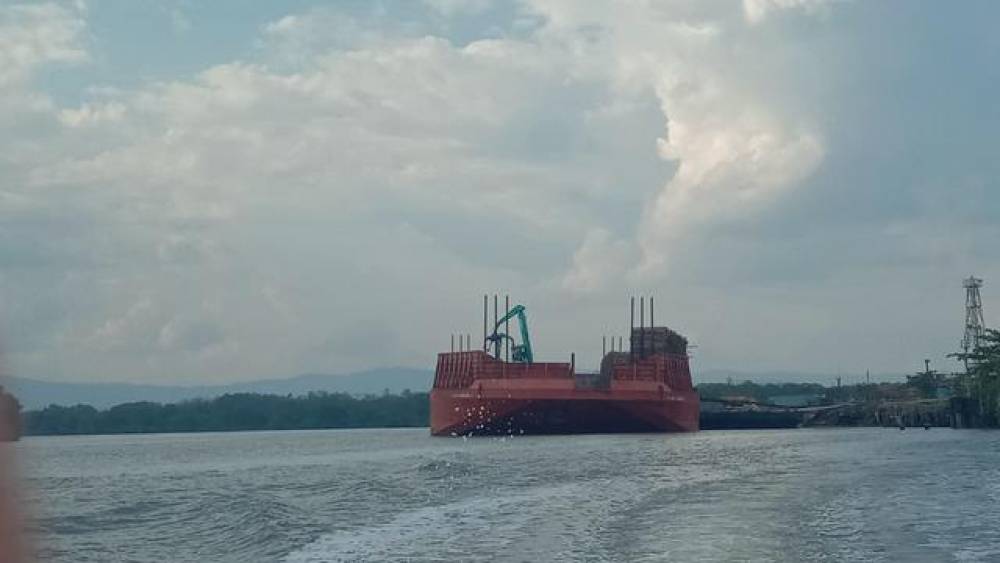 Kapal Laut Antre Kirim Semen hingga Besi Baja ke IKN Nusantara Trijaya Putra Sejahtera